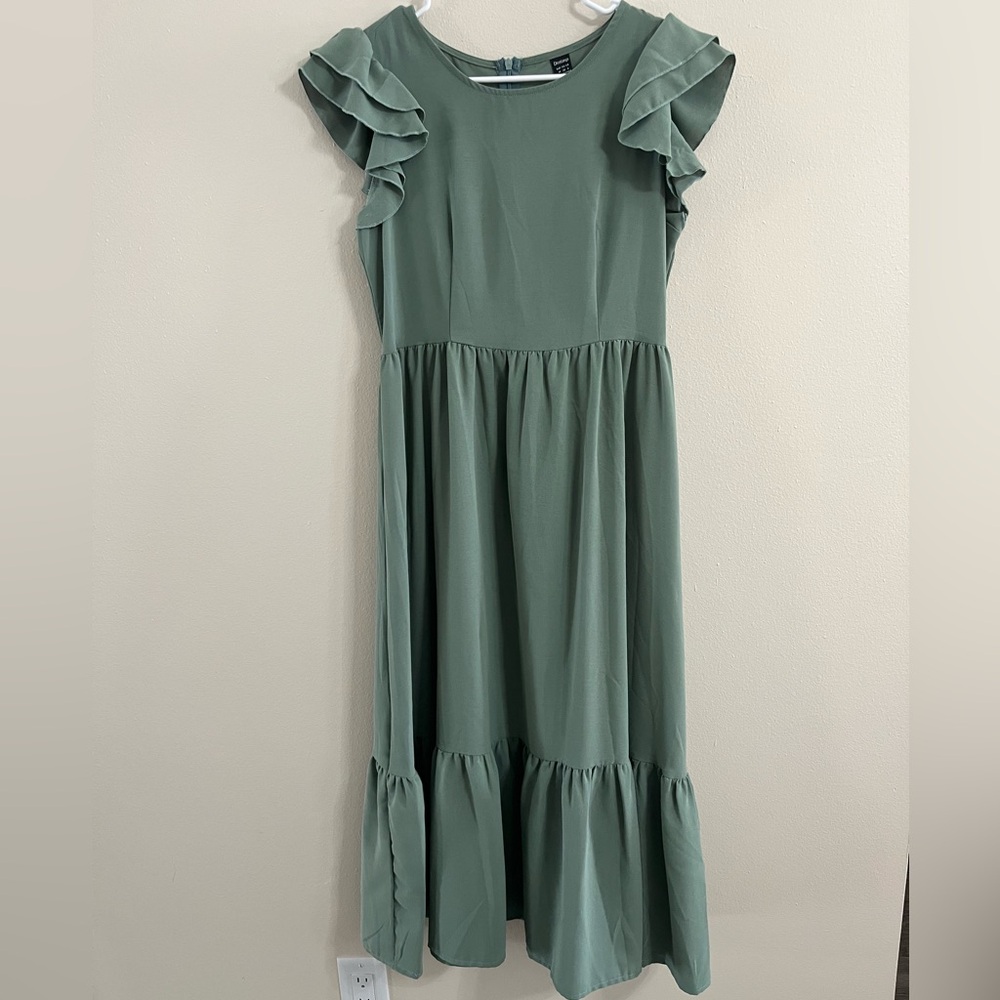 Chic Ruffle Sleeve Midi Dress in Sage